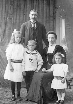 Nils O. Berlund med familj